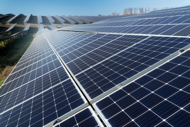 Gobierno de Colombia y BID impulsan la transición energética con Colombia Solar​