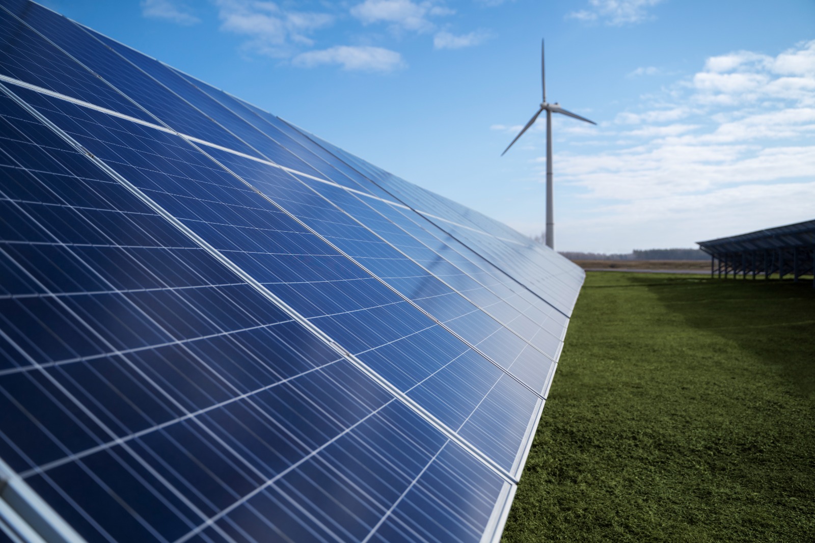 Los colombianos respaldan con fuerza las energías solar y eólica como prioridad